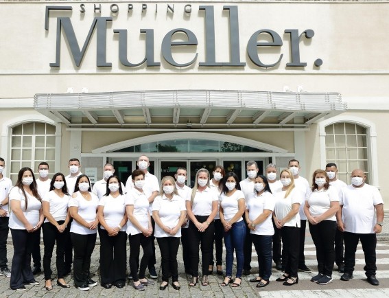 Projeto educacional do Shopping Mueller forma colaboradores