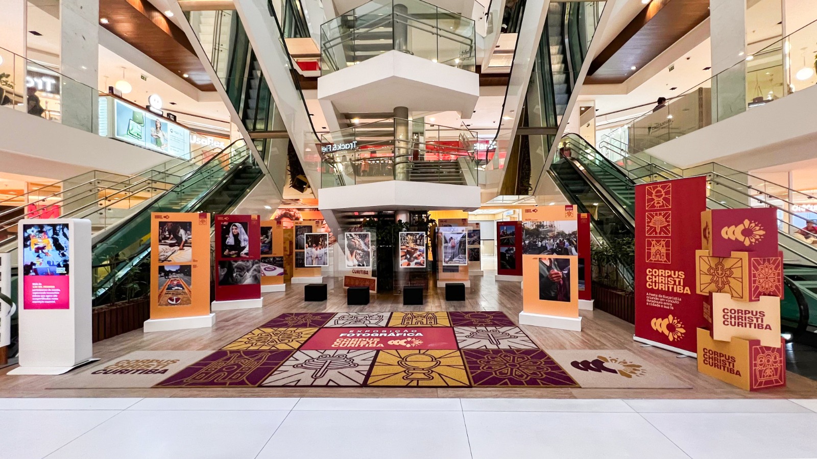 Shopping Mueller recebe exposição com fotos finalistas do Concurso Corpus Christi 2025