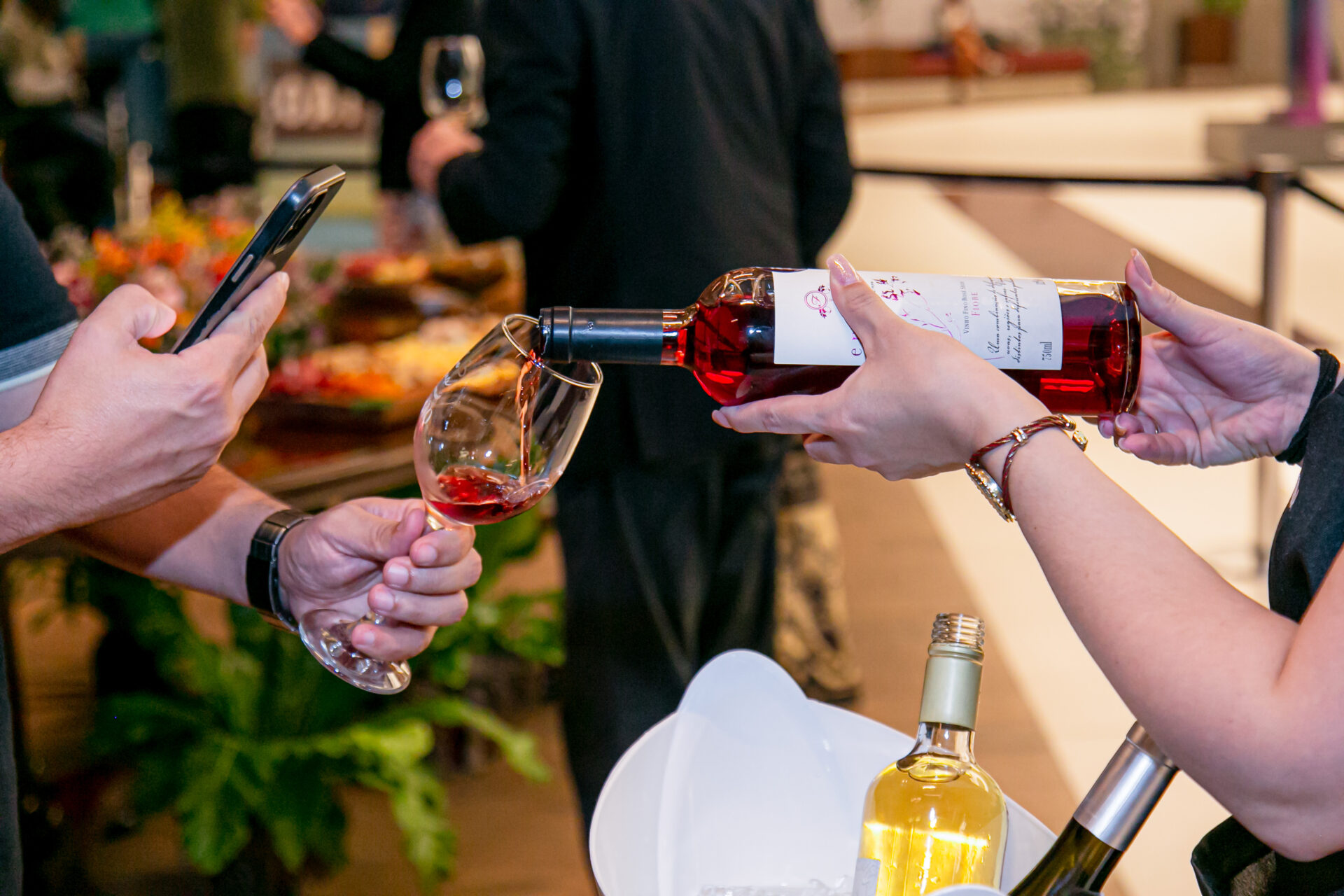 Confraria Gran Reserva Mueller promove encontros sobre o universo dos vinhos com sommeliers convidados 