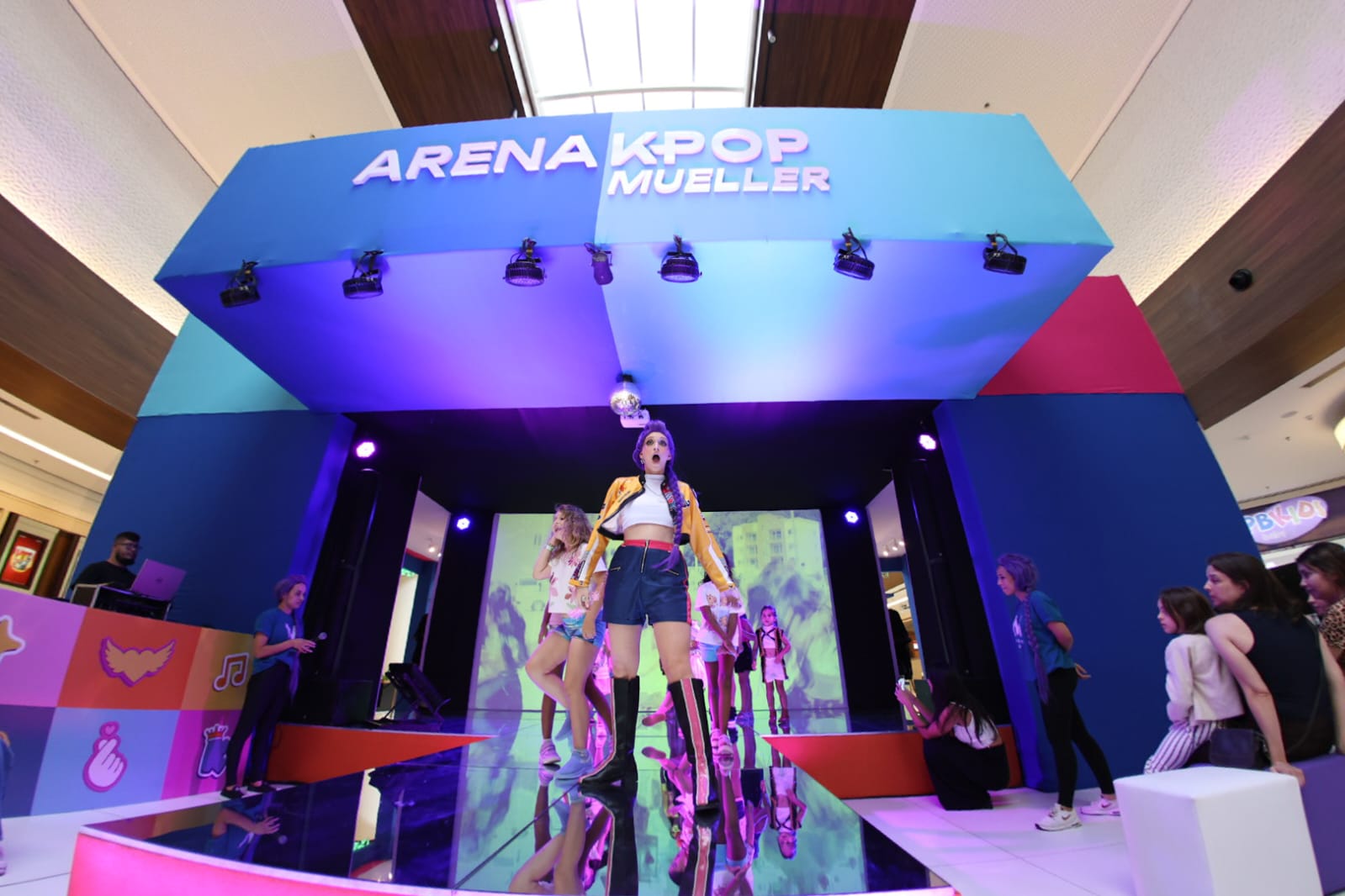 Shopping Mueller transforma férias em diversão com Arena K-pop