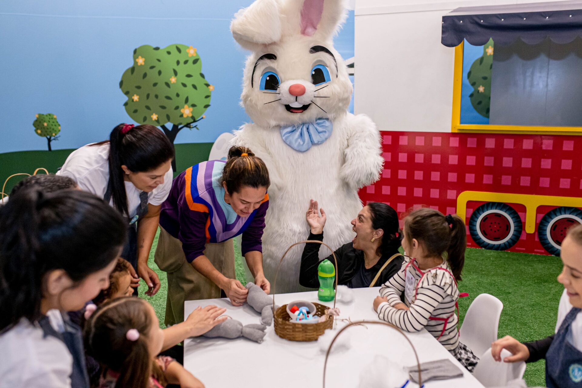 Páscoa no Shopping Mueller tem Labirinto Encantado do Coelho e Caça ao Chocolate